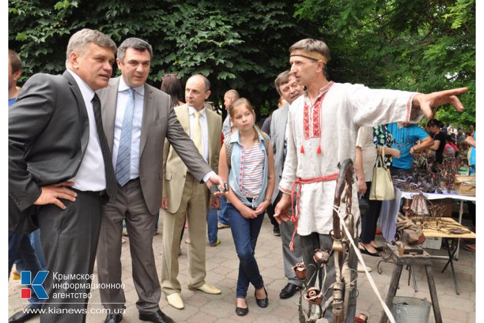 Симферопольские кузнецы перековали меч на орало