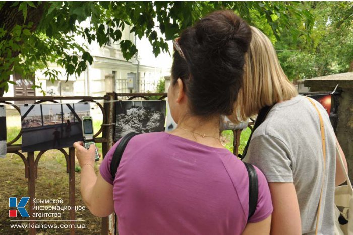 Крымские фотографы посвятили выставку Симферополю