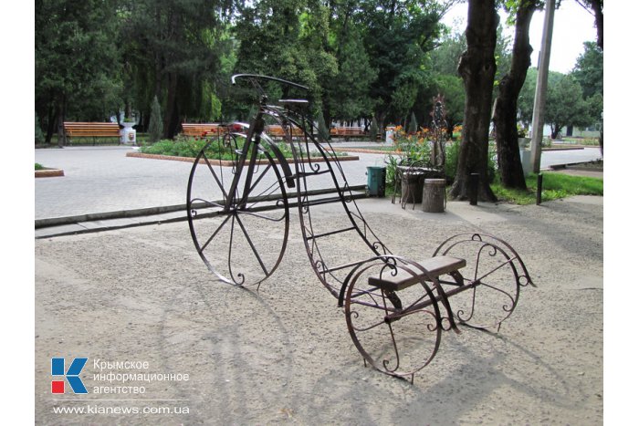 Для Детского парка Симферополя выкуют ретроавтомобиль и паровоз