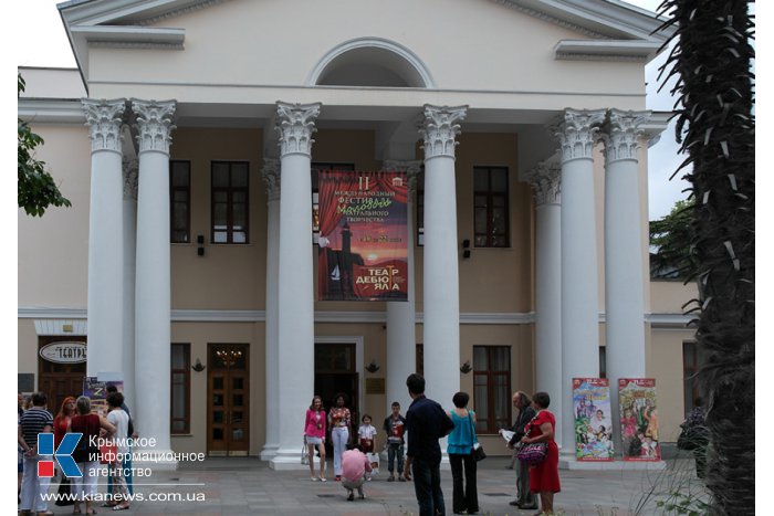 В Ялте открылся фестиваль молодого театрального творчества 