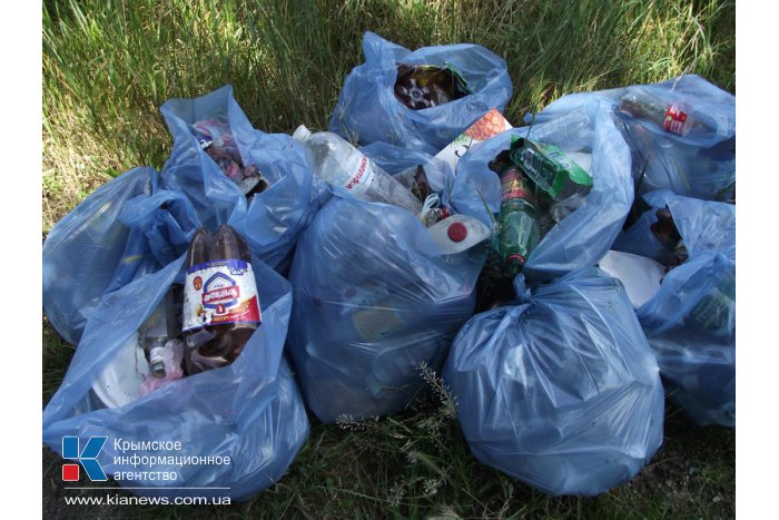 Симферопольская молодежь продолжает избавлять городское водохранилище от мусора