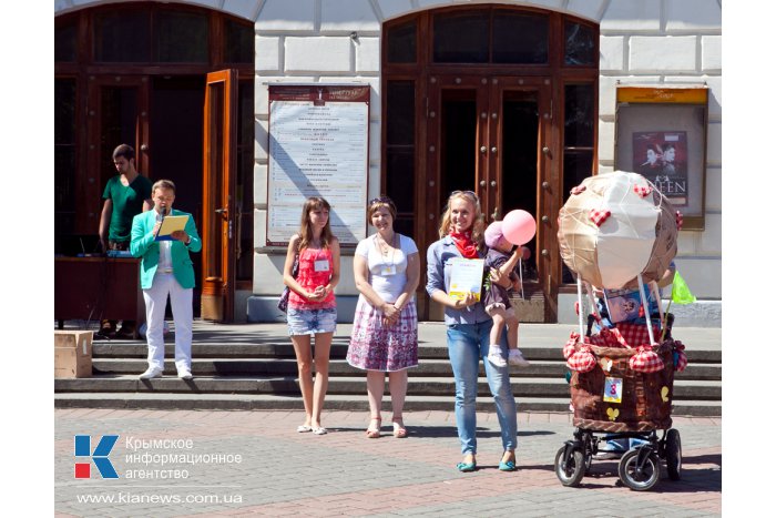 В Севастополе прошел парад колясок