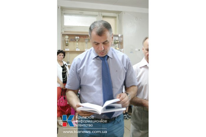 Школы Крыма получат литературу по акции «Сто книг президента»