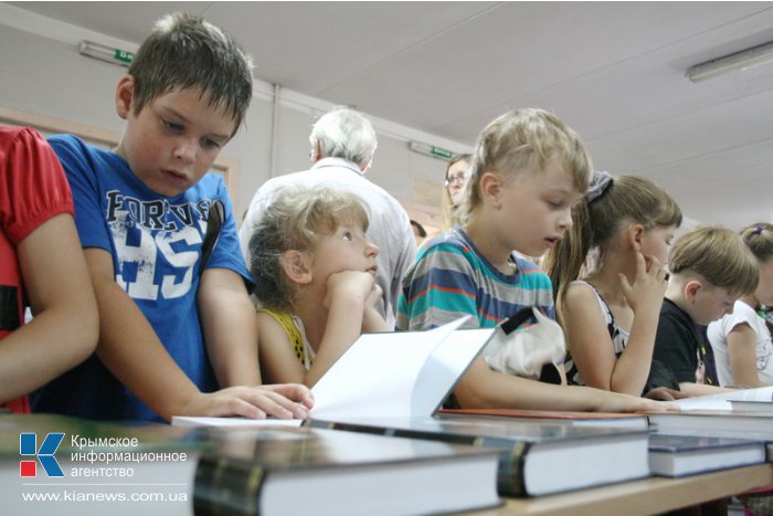 Школы Крыма получат литературу по акции «Сто книг президента»