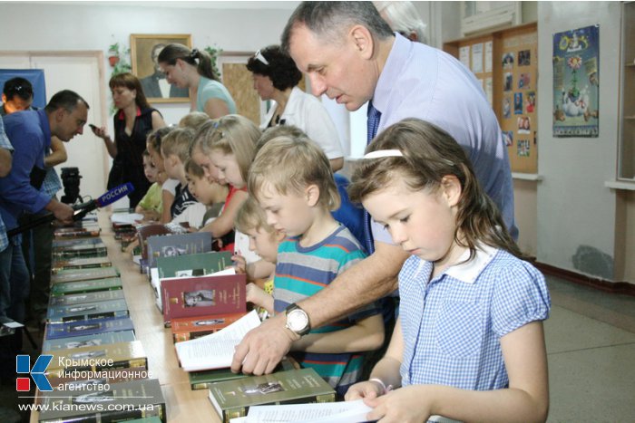 Школы Крыма получат литературу по акции «Сто книг президента»