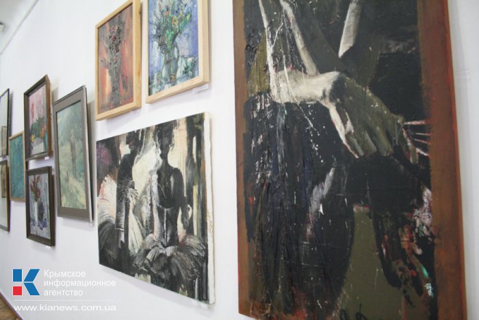 Известные художники России представили в Симферополе выставку