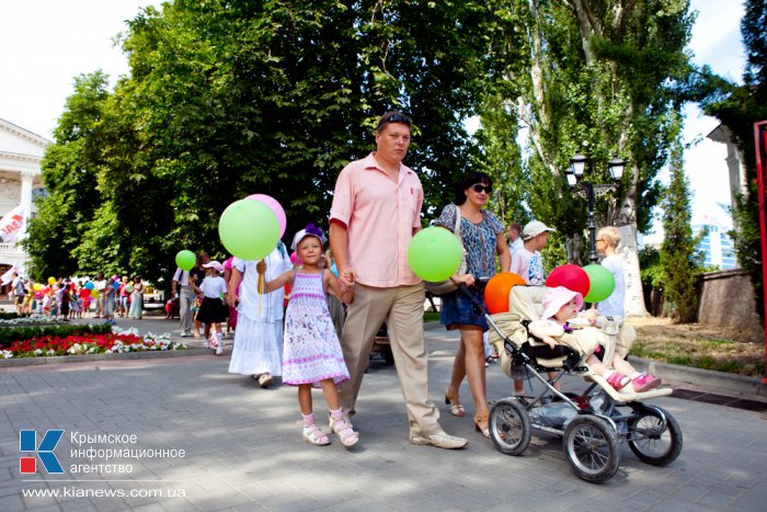 В Севастополе прошел парад счастливых семей