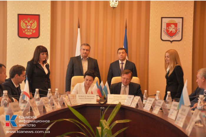 В Совете министров Крыма подписан ряд соглашений по сотрудничеству со Свердловской областью