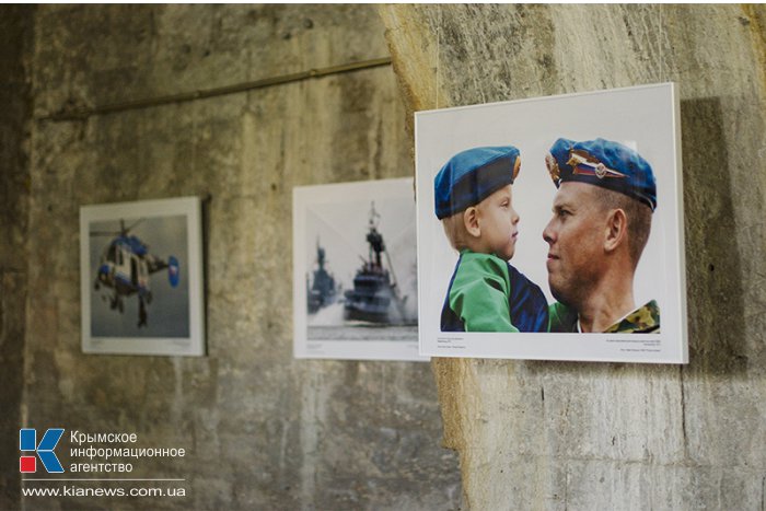 В Севастополе Дмитрий Киселев открыл выставку фотографий «Армия и флот России»