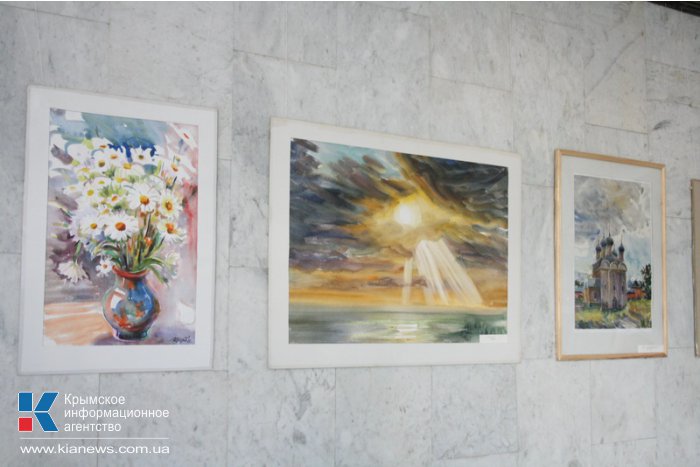 В Госсовете Крыма открылась выставка живописи московской художницы