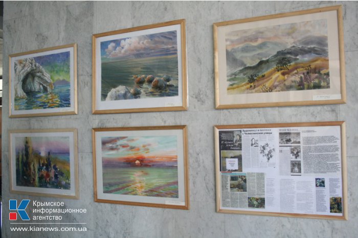 В Госсовете Крыма открылась выставка живописи московской художницы
