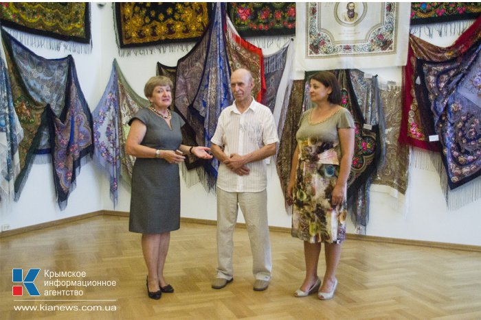 В Севастополе открылась выставка «Русская шаль»