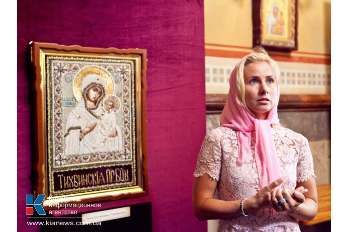 В Севастополе открылась выставка икон из бисера
