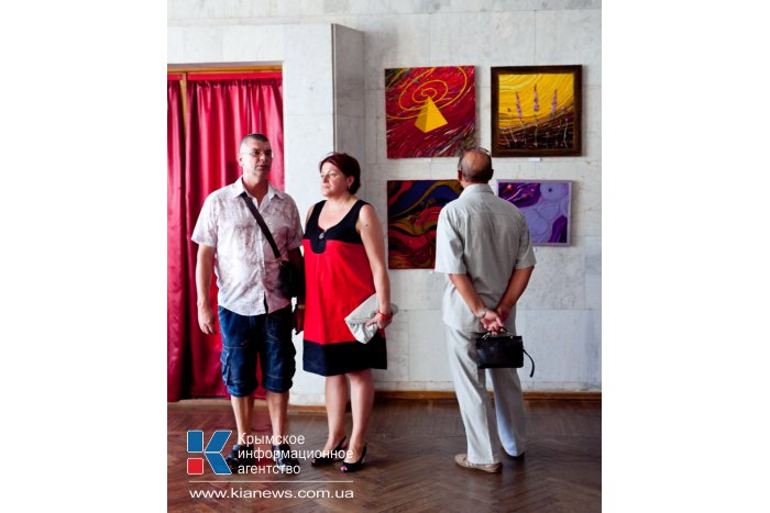 В Севастополе открылась выставка картин из ниток