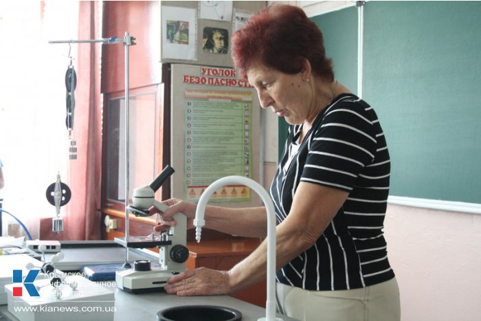 В Симферополе дети с нарушением слуха получили интерактивные кабинеты химии и истории