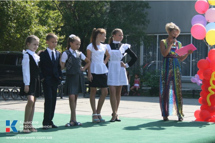 В Симферополе провели дефиле школьной формы крымских фабрик