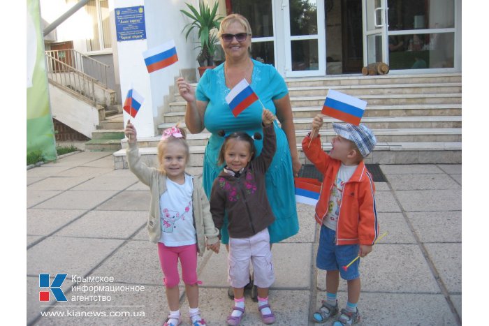 В детсаду Симферополя отметили День государственного флага 