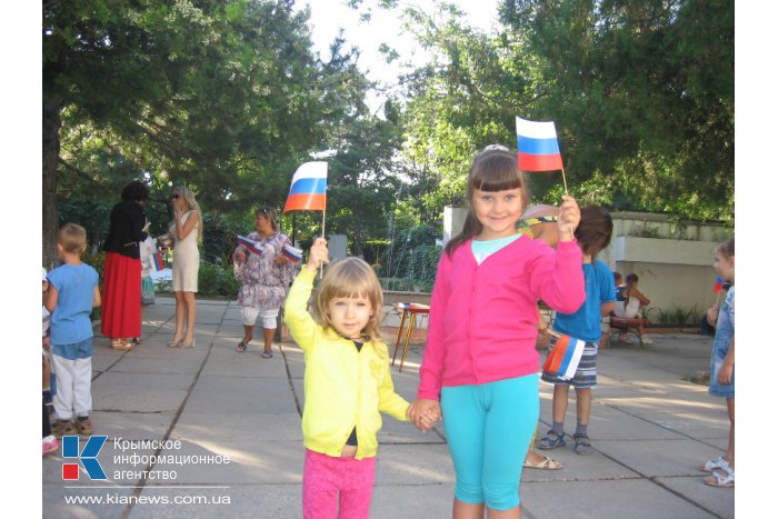 В детсаду Симферополя отметили День государственного флага 