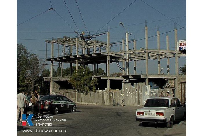 В Севастополе до конца недели демонтируют трехэтажный остановочный павильон
