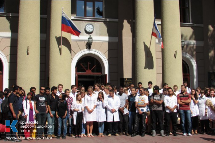 Студенты крымского медуниверситета митинговали против вхождения в состав федерального вуза