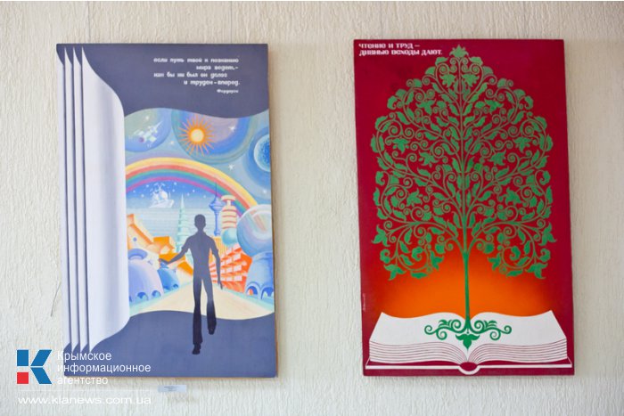 В Севастополе открылась выставка художников «Человек читающий»