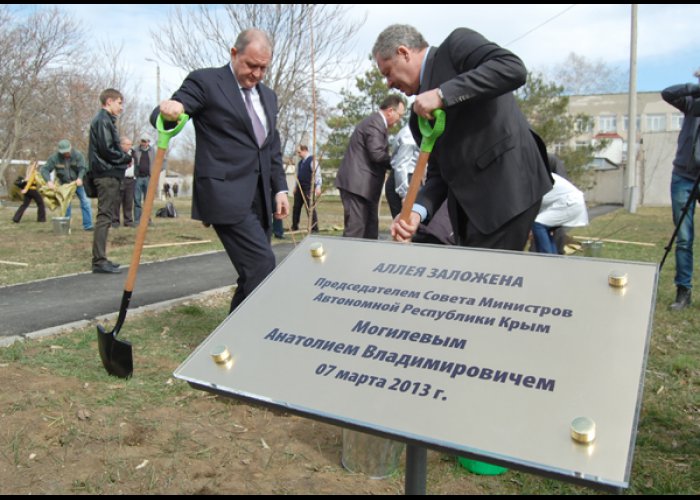 Глава Совмина провел праздничное собрание в перинатальном центре