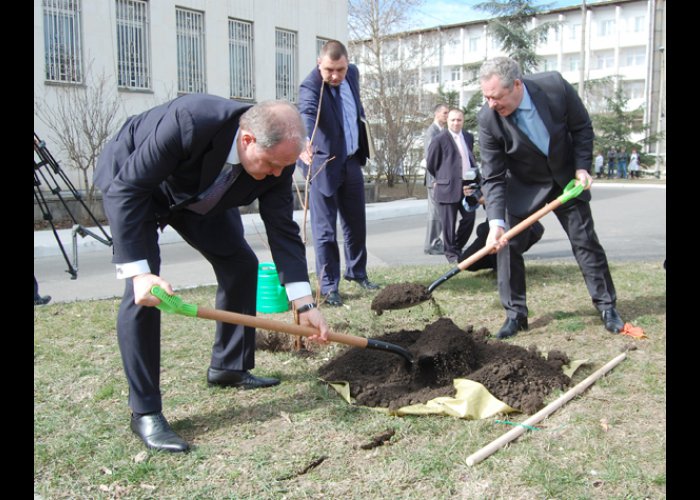 Глава Совмина провел праздничное собрание в перинатальном центре