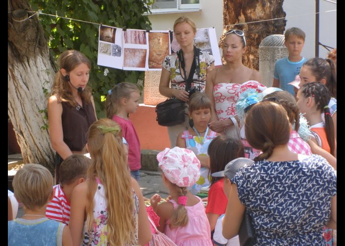 В Феодосии детей учили шумерской клинописи
