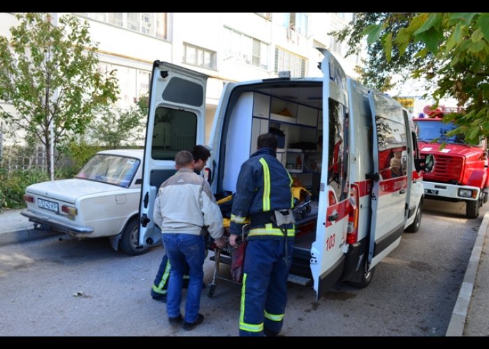 В Севастополе спасли мужчину, курившего в постели