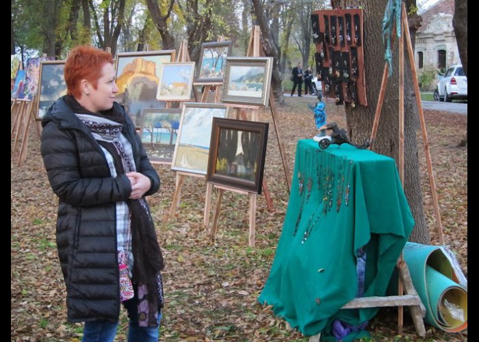 В усадьбе Шатилова в Нижнегорском районе представили выставку картин