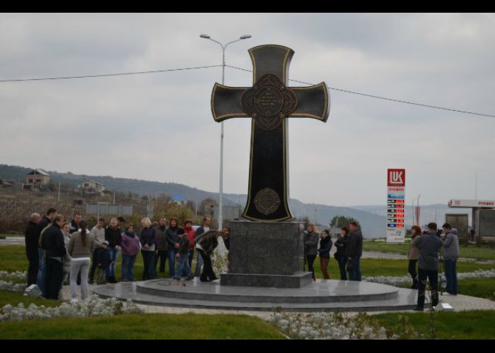 В Севастополе провели автопробег «Свет жизни»