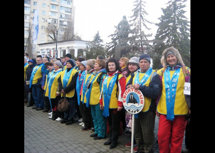 В Крыму открыли сезон зимнего плавания