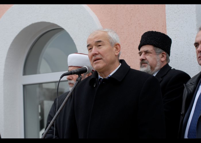 В Сакском районе рядом с церковью построили мечеть