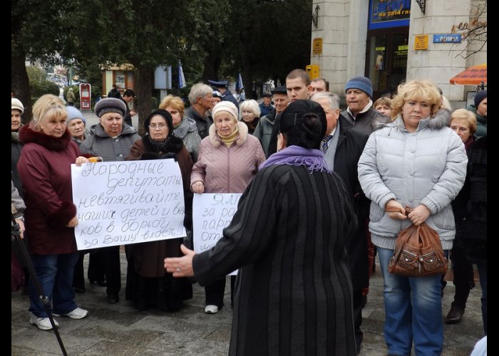 Жители Ялты и Алупки на митингах поддержали политику Президента