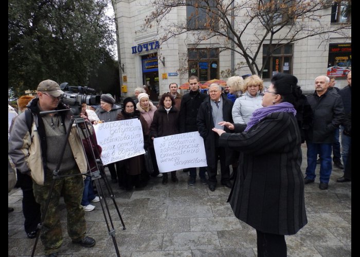 Жители Ялты и Алупки на митингах поддержали политику Президента