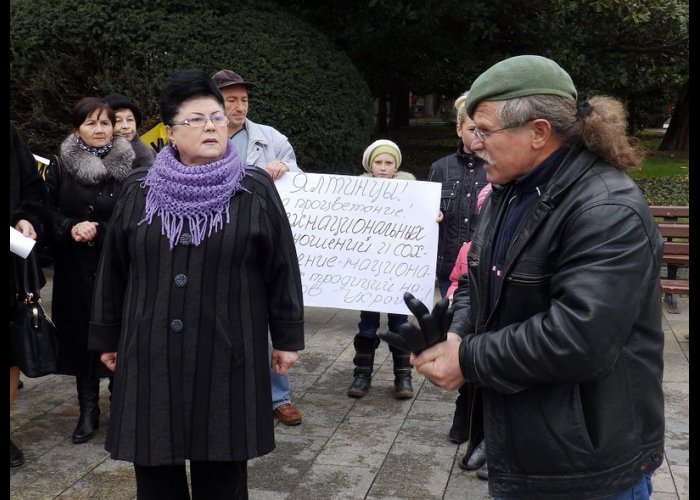 Жители Ялты и Алупки на митингах поддержали политику Президента