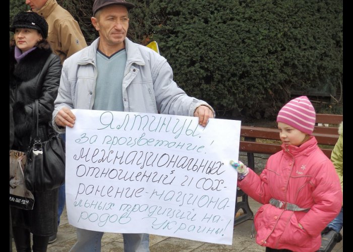 Жители Ялты и Алупки на митингах поддержали политику Президента