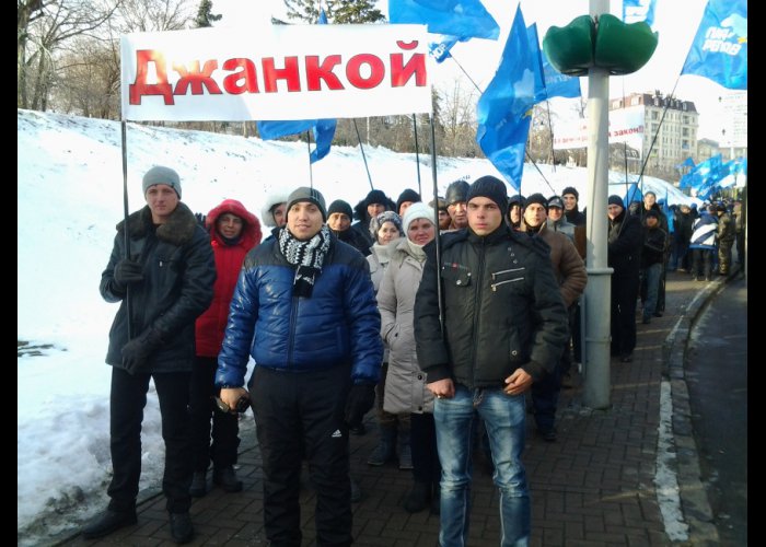 Более 5 тыс. крымчан приехали в Киев поддержать Президента 