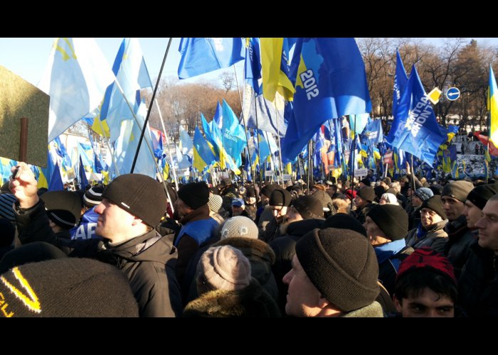 В Киеве наблюдается особое единение участников митинга в поддержку государственного курса
