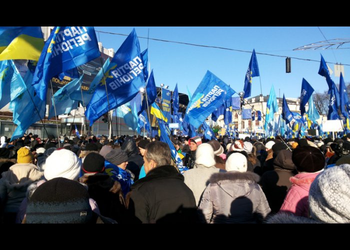 В Киеве американский телеканал заинтересовался митингующими крымчанами 