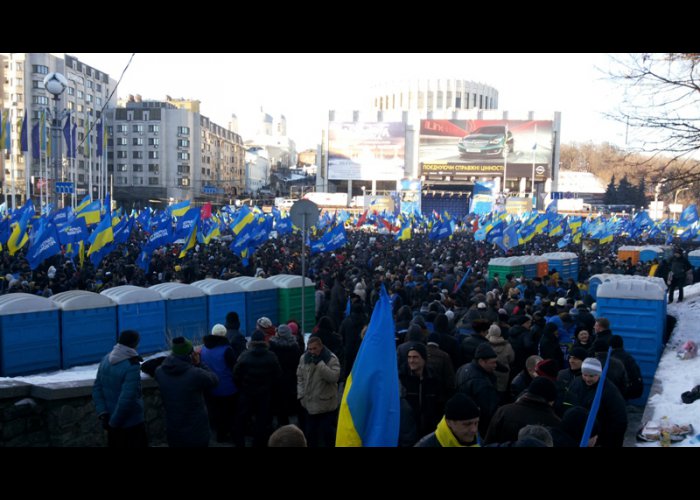 В Киеве американский телеканал заинтересовался митингующими крымчанами 