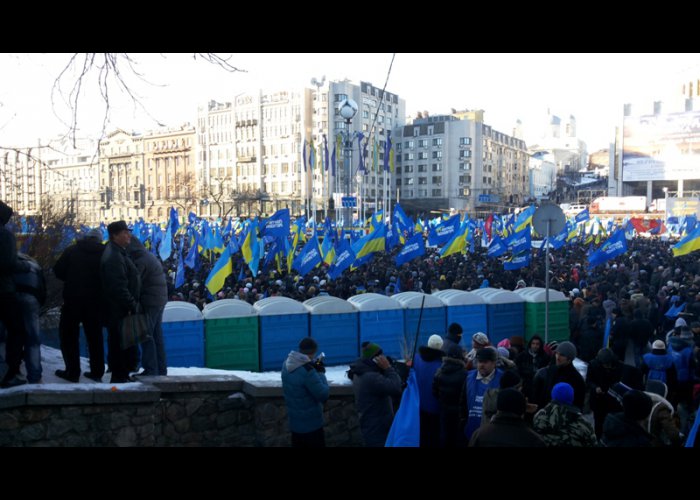 В Киеве американский телеканал заинтересовался митингующими крымчанами 
