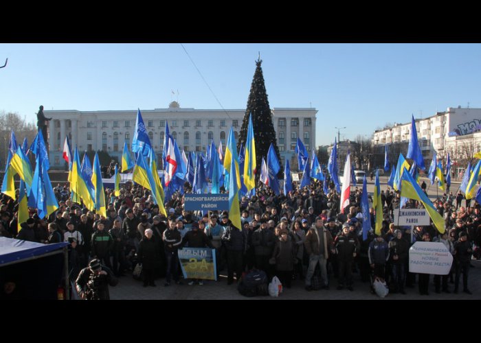 В Симферополе прошел очередной митинг в поддержку Президента Украины