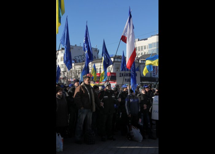 В Симферополе прошел очередной митинг в поддержку Президента Украины