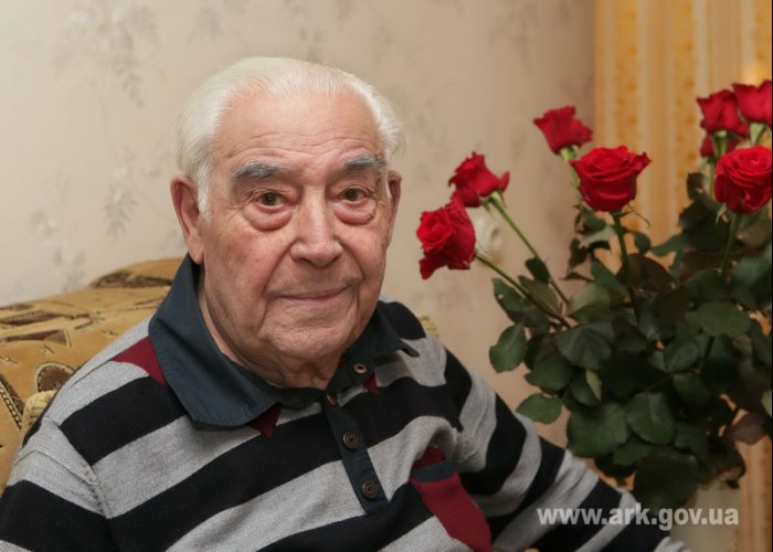 Крымский премьер поздравил ветерана с 90-летием