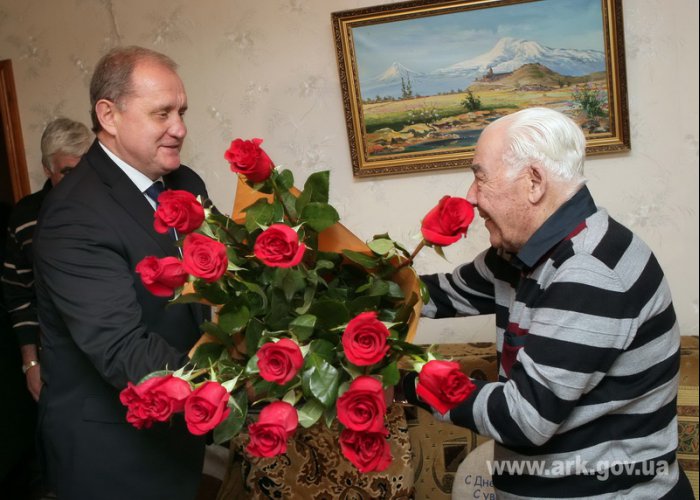 Крымский премьер поздравил ветерана с 90-летием