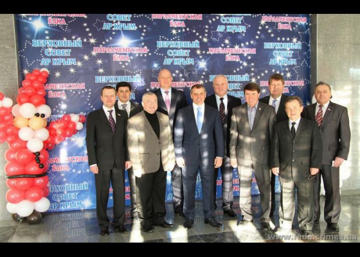 В Симферополе открылась парламентская елка