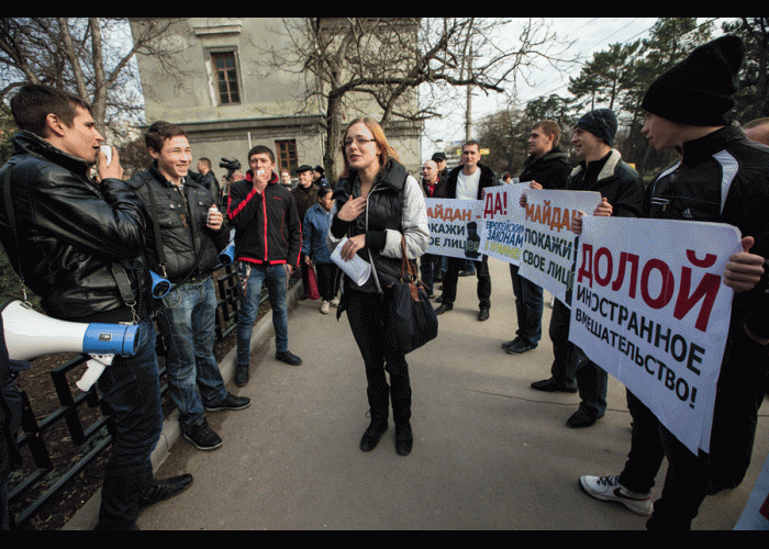 Оппозиции лучше сосредоточиться на работе, а не на критике и организации беспорядков, – крымские активисты
