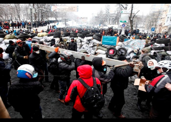Противостояние в Киеве в фотографиях