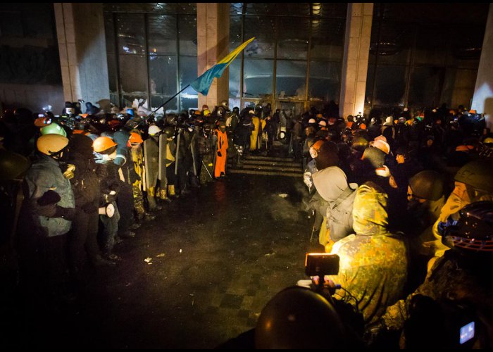 Участники беспорядков в Киеве ночью пытались штурмовать Украинский дом 